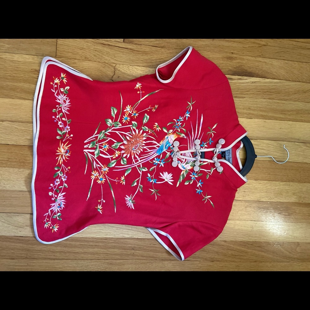 Red chinese top broidered floral